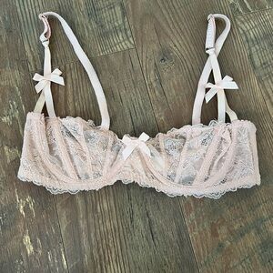 Delicate Lace Underwire Bra in Blush